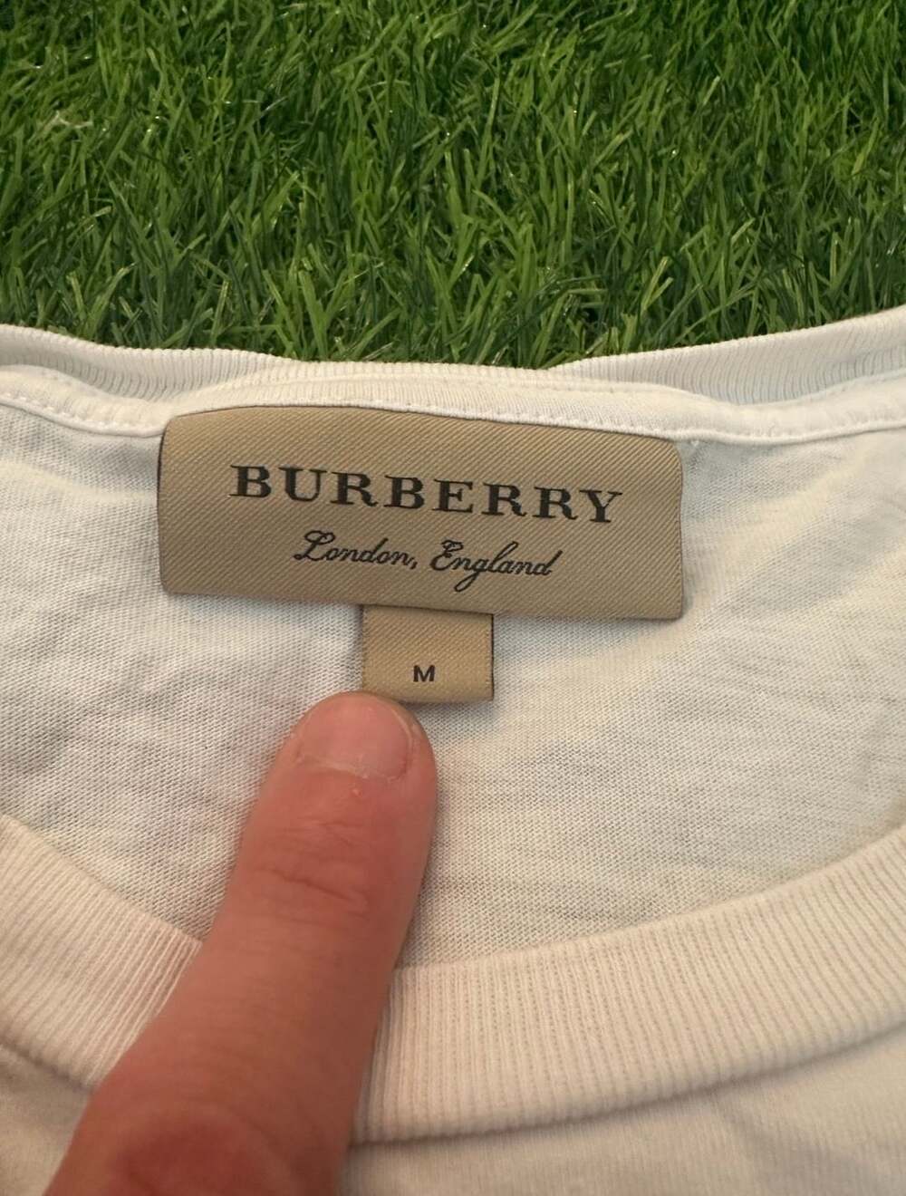 Burberry Rabbit Embroidered Tee Size M - Picture 3 of 5